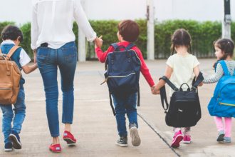 Descubra com Kelsem Ricardo Rios Lima estratégias lúdicas e eficazes para ensinar programação às crianças desde cedo.