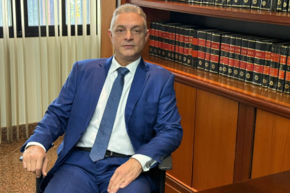 Leonardo Manzan aponta os desafios legais para expandir a energia solar nas cidades brasileiras.