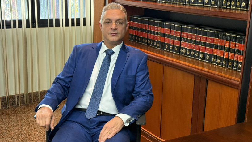 Leonardo Manzan aponta os desafios legais para expandir a energia solar nas cidades brasileiras.