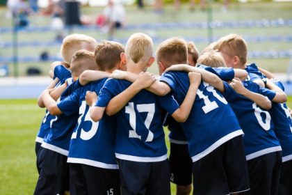 Márcio Pires de Moraes destaca como os esportes coletivos fortalecem o corpo, estimulam a mente e criam laços de união.