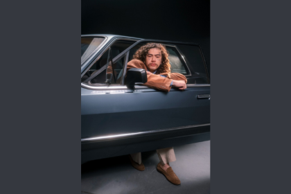 A estreia musical de Whindersson Nunes ganha força com a Non Stop no lançamento de “Se Eu Sofresse em 1985”. (Crédito: Allison Valentim)