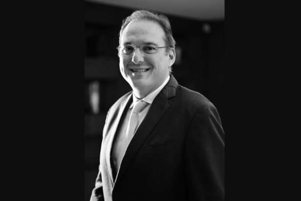 Rodrigo Gonçalves Pimentel mostra como a comunicação interna eficiente reduz boatos e fortalece a confiança das equipes durante a recuperação judicial.