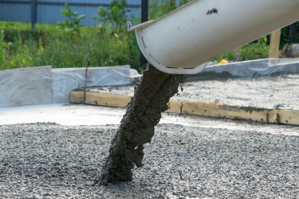 Valderci Malagosini Machado destaca o papel dos artefatos de concreto na expansão segura das cidades brasileiras.