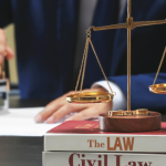 O Direito Civil no dia a dia como ferramenta para prevenir conflitos com Hebron Costa Cruz de Oliveira.